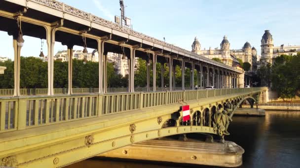Brücke von Alexandre III, Paris, Frankreich — Stockvideo