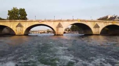 Paris ve Seine nehrinin Pont Marie 'si