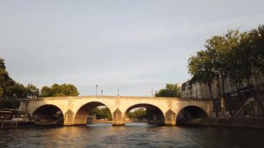 Paris ve Seine nehrinin Pont Marie 'si
