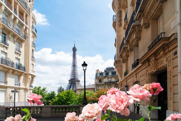 Eyfel turu ve Paris sokağı — Stok fotoğraf