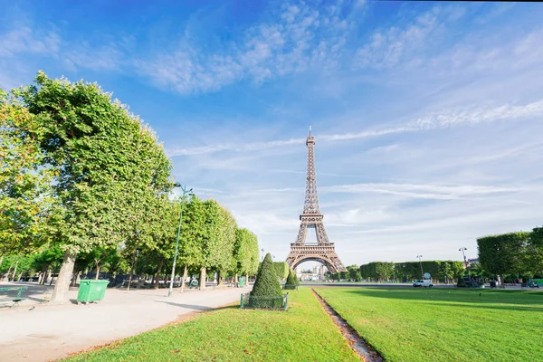 Tour eiffel y paisaje urbano de París — Foto de Stock