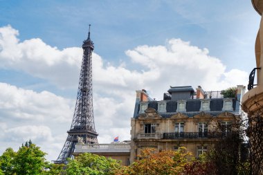 Eyfel turu ve Paris sokağı