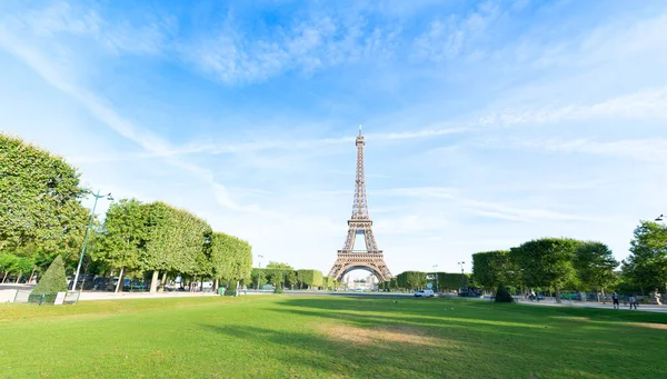 Eiffel tour e paesaggio urbano di Parigi — Foto Stock