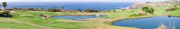 Grüner Golfplatz — Stockfoto