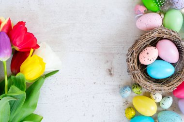 Laleli Paskalya yumurtası.