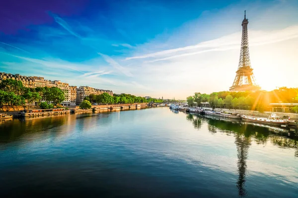 Eiffeltour über die Seine — Stockfoto