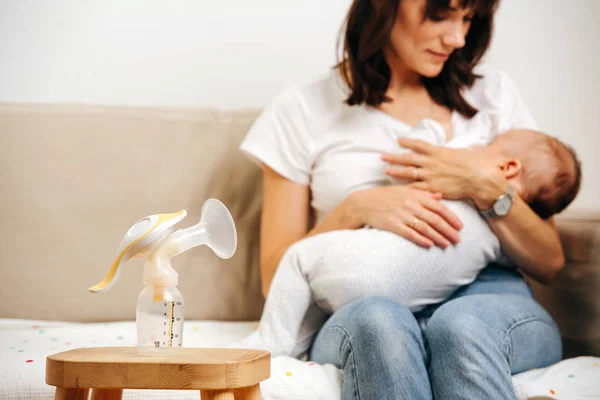 Mom gently looks at the baby and breastfeeds — Stock Photo, Image