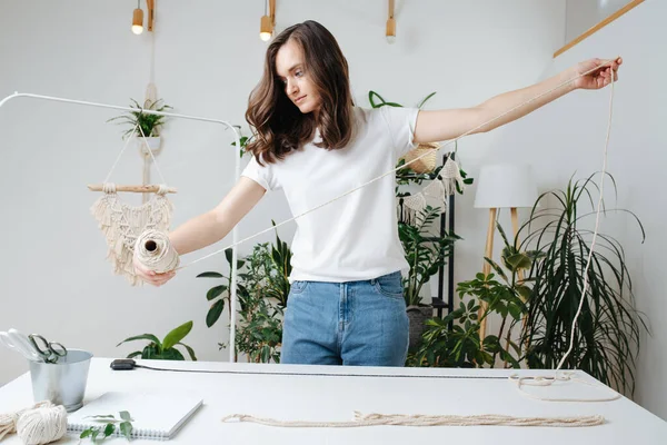 Girl Unwinds Cotton Rope Prepares Weave Macrame Home Beautiful Interior — Stock Photo, Image