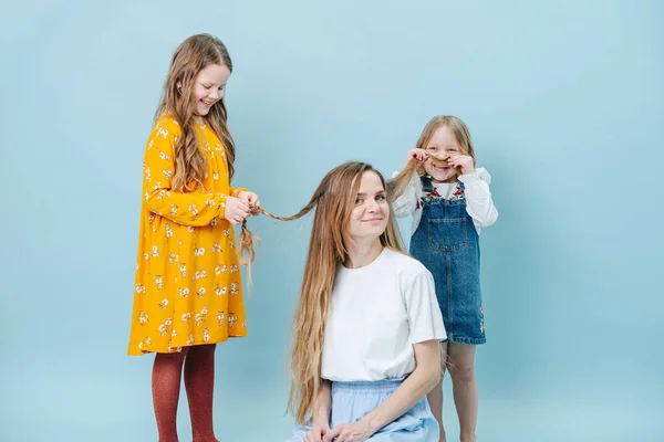 Two Little Girls Playing Mother Hair Blue Background One Making — Stock Photo, Image