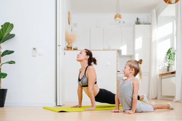 Mom Son Doing Yoga Next Each Other Pushing Arms Bending — Stock Photo, Image