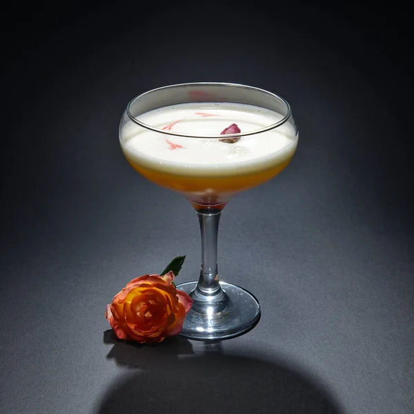 Alkoholischer Cocktail Für Eine Bar — Stockfoto