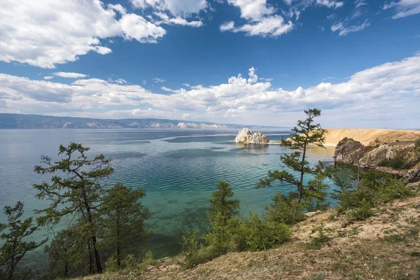 Rock Shamanka sur l'île d'Olkhon — Photo