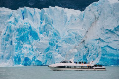 Tekne gezisi Perito Moreno Buzulu