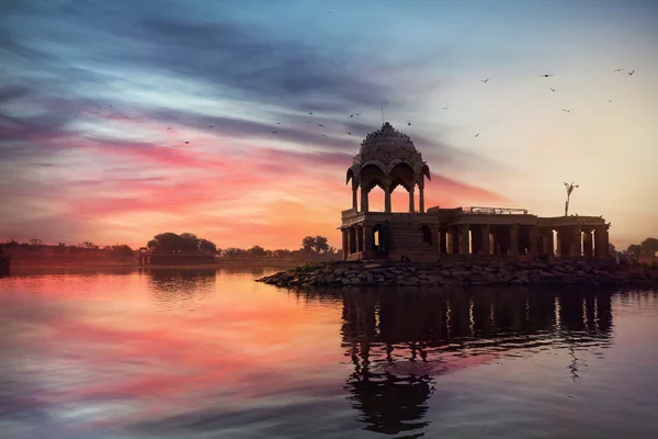 Tempel auf dem Wasser in Indien — Stockfoto