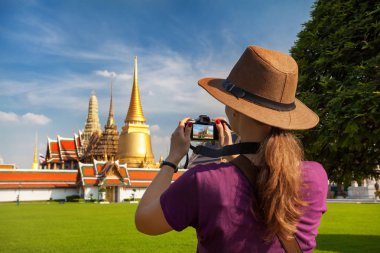 Kadın turist Bangkok kamera ile