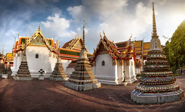Wat Pho Bangkok gün batımında — Stok fotoğraf