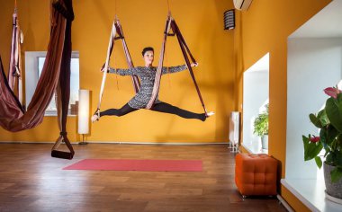 Anti yerçekimi yoga Studio