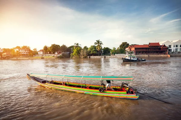 Bateau à longue queue à Ayutthaya, Thaïlande — Photo