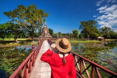 Tayland 'ın Antik Harabelerinde Turist