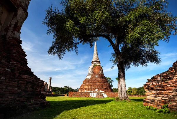 Starý buddhistický chrám v Thajsku — Stock fotografie