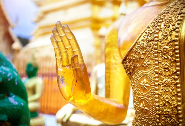 Hand av Buddha i templet — Stockfoto