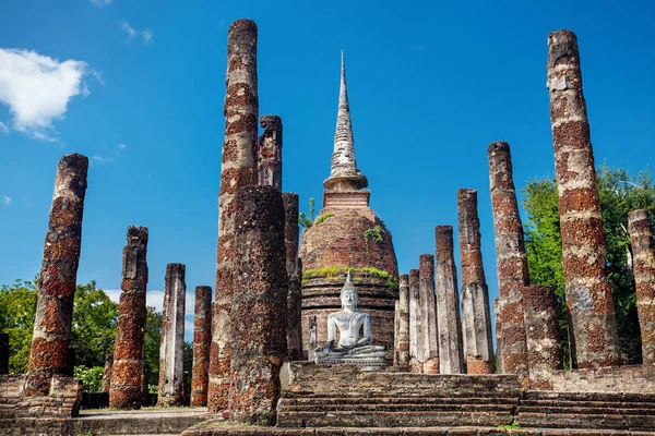 Buddha-Statue im historischen Park von Thailand — Stockfoto