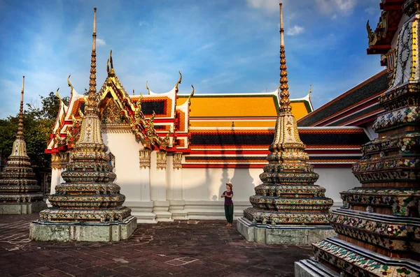 Wat Pho w Bangkoku o zachodzie słońca — Zdjęcie stockowe