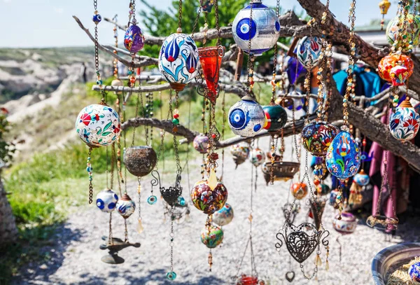 Amuletos turcos en el árbol — Foto de Stock