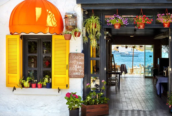 Restaurante com vista mar — Fotografia de Stock