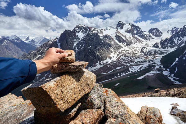 Piramide di pietra in montagna — Foto Stock