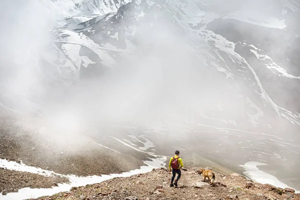 Τουρίστας στα βουνά — Φωτογραφία Αρχείου