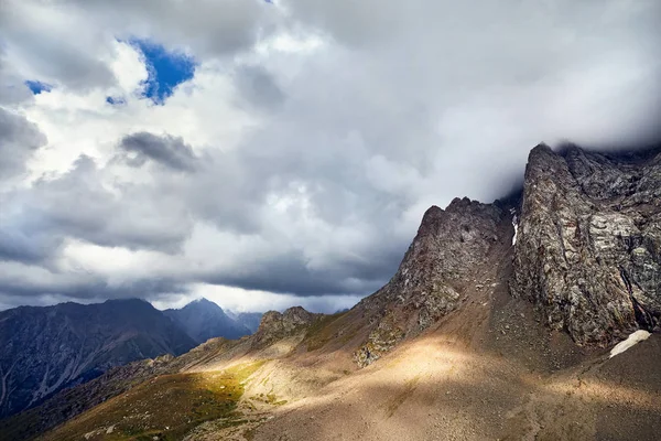 Vackert landskap av berg — Stockfoto