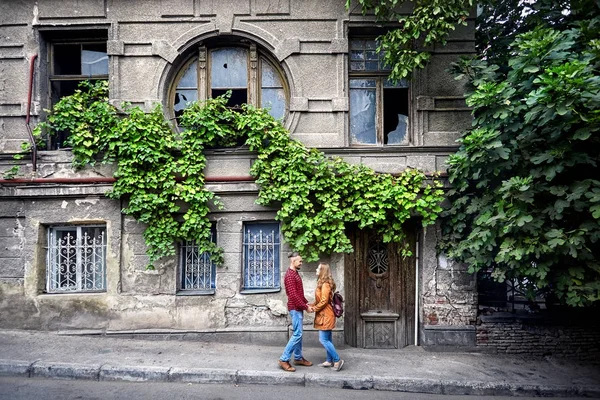 Romantický pár na staré Tbilisi — Stock fotografie