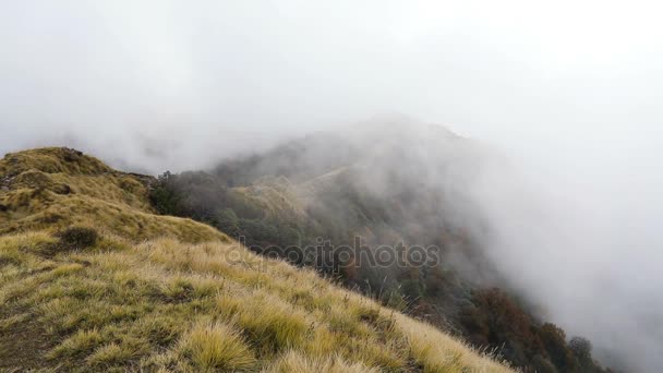 Nubes en la montaña del Himalaya — Vídeos de Stock