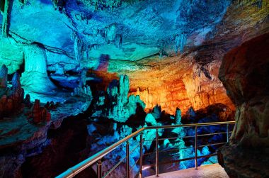 Sataplia Underground mağara Kutaisi Gürcistan yakınındaki