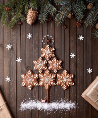 Noel ağacı Gingerbread yıldız üzerinden