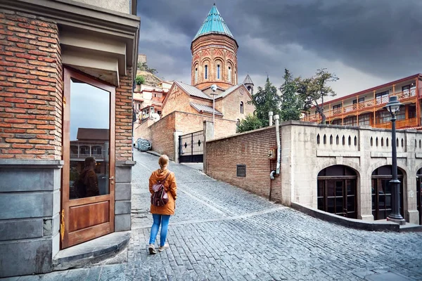 Cestovatel na staré Tbilisi — Stock fotografie