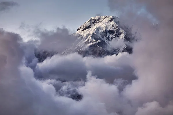 Annapurna Jižní vrchol v Himalájích — Stock fotografie