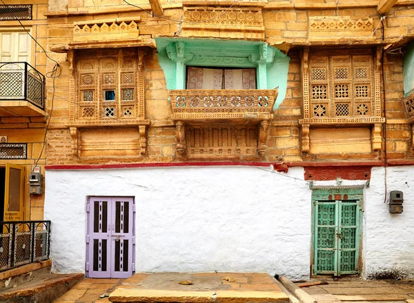 İhtiyar Haveli Jaisalmer caddelerinde — Stok fotoğraf