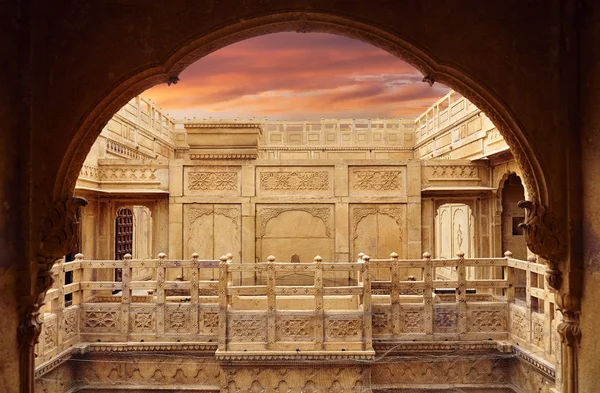 Jaisalmer stad en bij zonsondergang — Stockfoto