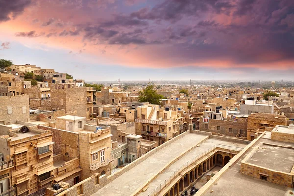 Jaisalmer stad och Fort vid solnedgången — Stockfoto