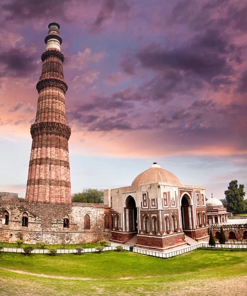 Qutub minar wieża w new delhi, Indie — Zdjęcie stockowe