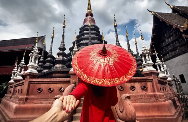 Pareja de viajes en Tailandia — Foto de Stock