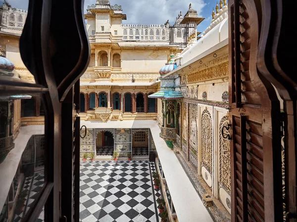Музей міського палацу Удайпур в Індії — стокове фото