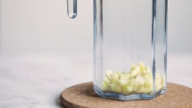 Limonlu ve ballı zencefilli çay
