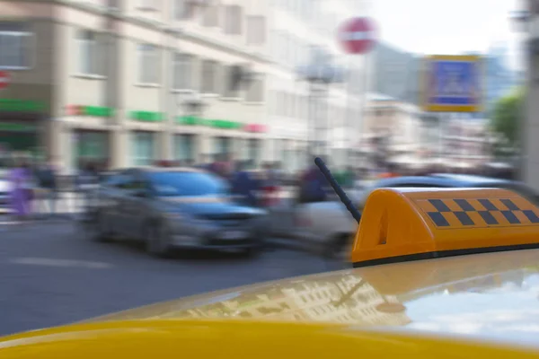 Taxi Amarillo Con Fondo Borroso Movimiento —  Fotos de Stock