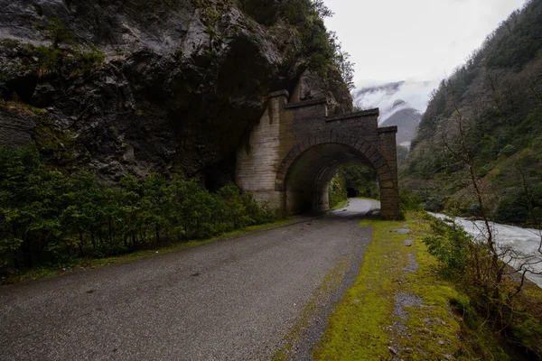 Túnel rodoviário - Túnel de montanha na Abcásia — Fotografia de Stock