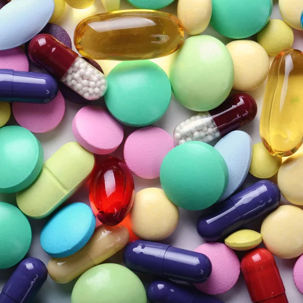 Tabletten auf einem Tisch. Hintergrund — Stockfoto