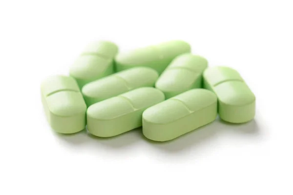 Comprimidos isolados sobre fundo branco — Fotografia de Stock
