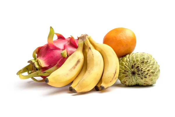 Frutta asiatica. Banane, frutta del drago, mandarino, mela pasticcera . — Foto Stock